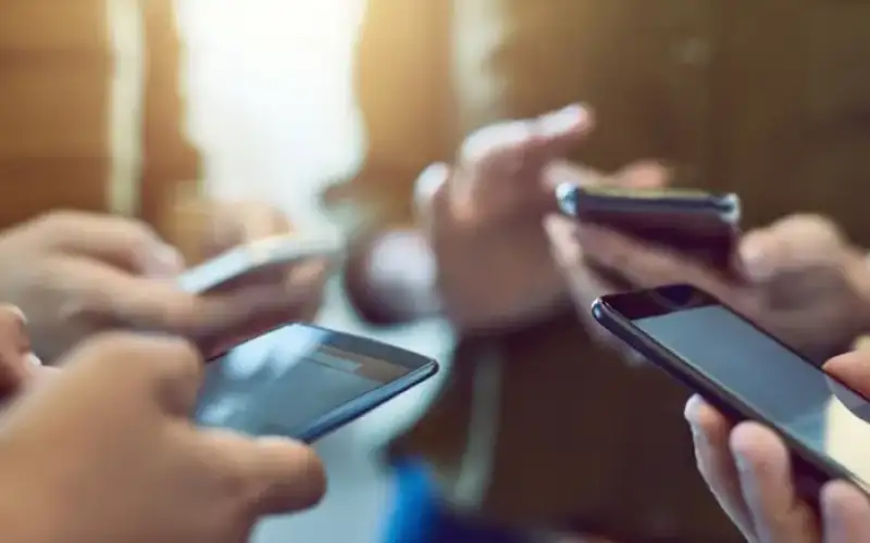 شاب يقتل جده من أجل شراء