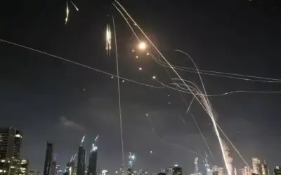 الاحتلال يعلق الملاحة في مطار بن