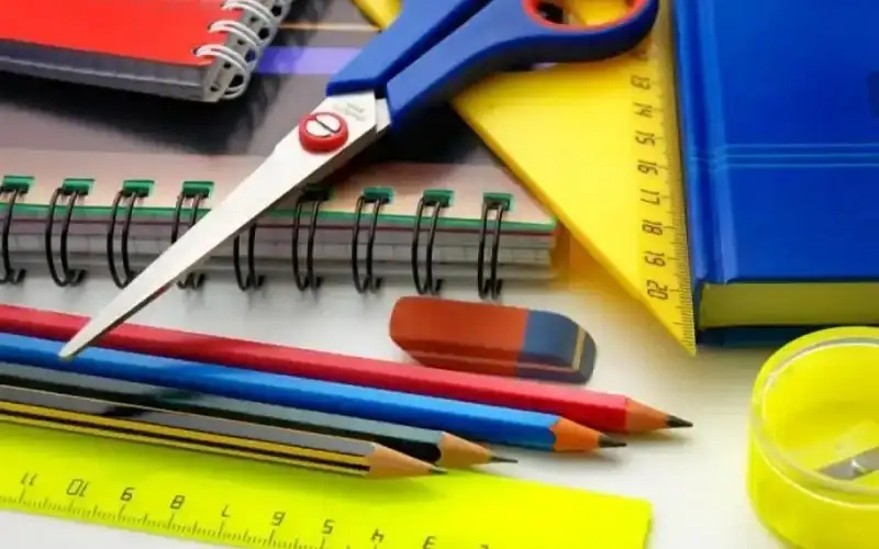 تجار القرطاسية: قطاعات غير مختصة تستغل