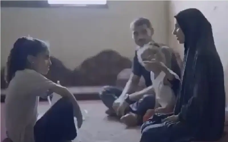 الطفلة نور طبيل سمع وبصر والديها