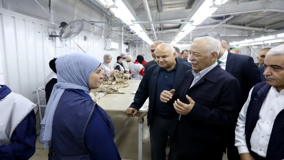 رئيس الديوان الملكي يتفقد مشاريع مبادرات