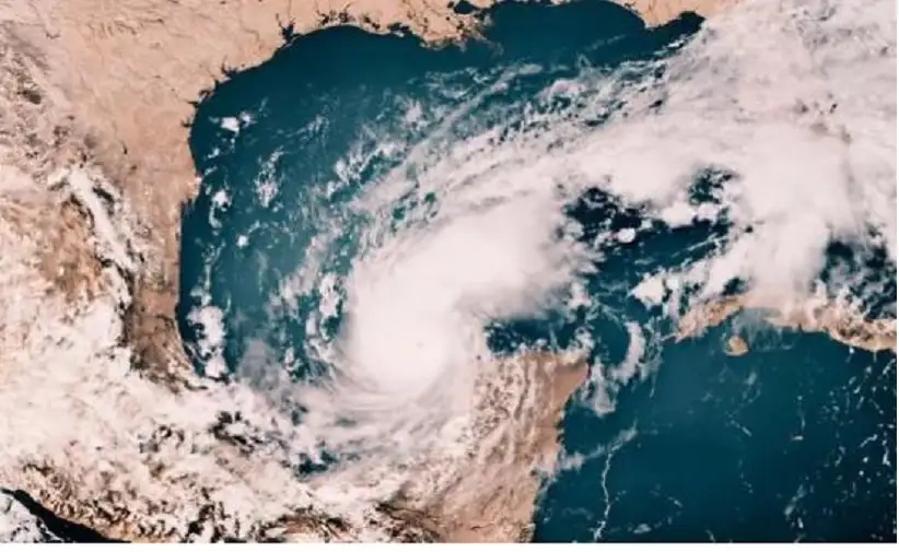 العاصفة الاستوائية فرناند تتشكل قرب برمودا