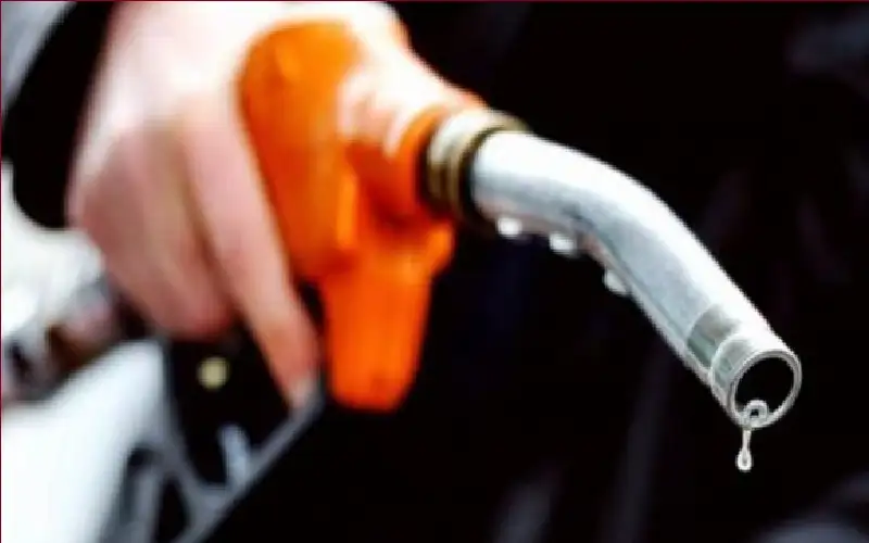 ترجيح تثبيت سعر البنزين وتخفيض الديزل