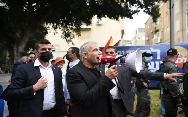 لابيد: هناك خطة وافقت عليها حماس