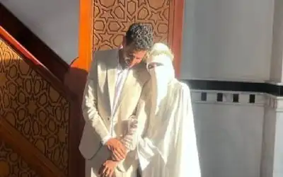 بعد جلسة تصوير عروسين في مسجد..