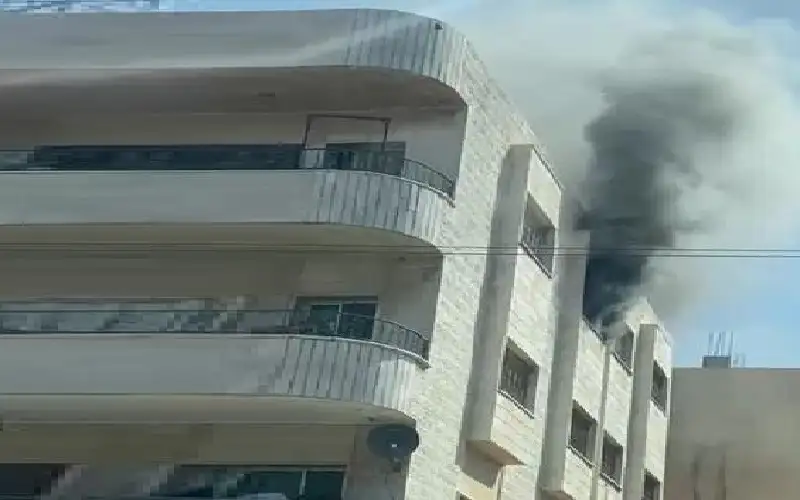 شاهد.. حريق يلتهم شقة سكنية في