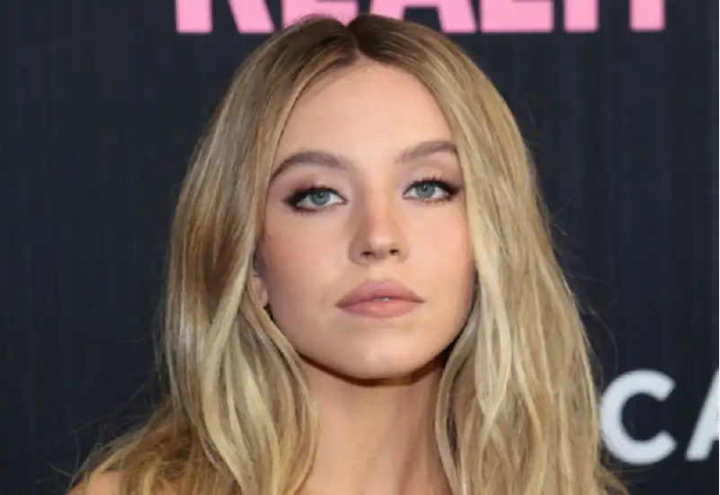 100 عريس يلاحقون شهريا سويني بعد