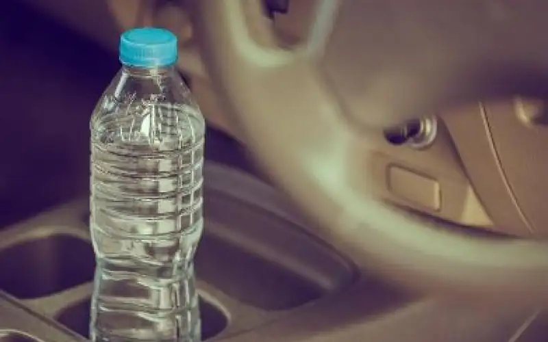 زجاجات المياه في سيارتك (قنبلة موقوتة)