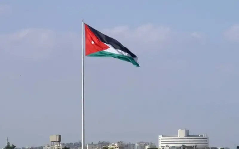 بدء إلزام مالكي الأبنية بوضع سارية