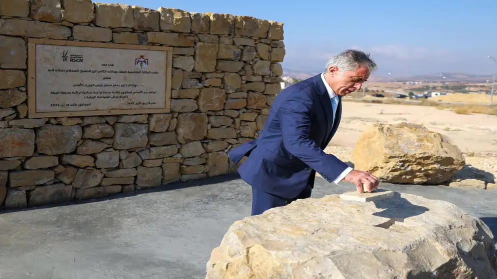 رئيس الوزراء يضع حجر الأساس لمشروع