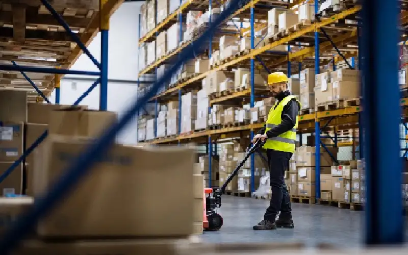 وزارة العمل: توقيع أكثر من 52