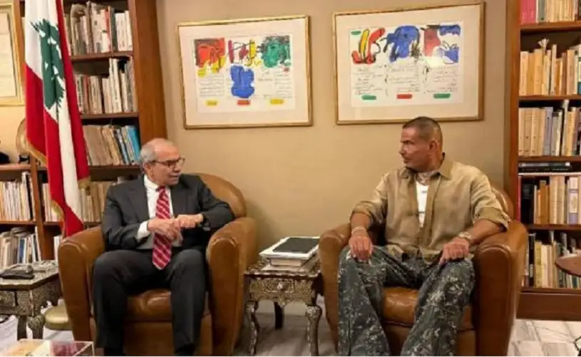 رئيس وزراء لبنان يستقبل عمرو دياب