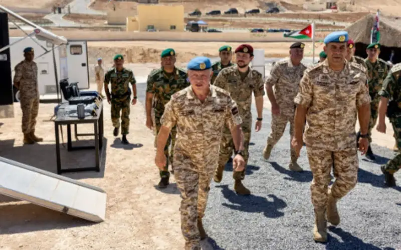 الملك يرافقه ولي العهد يزور مديرية