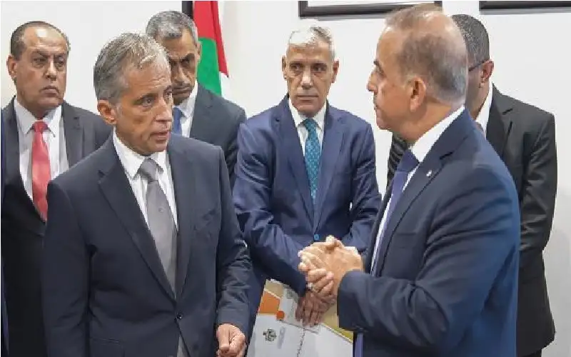 حسان يوجه لضرورة الإسراع بربط بيانات