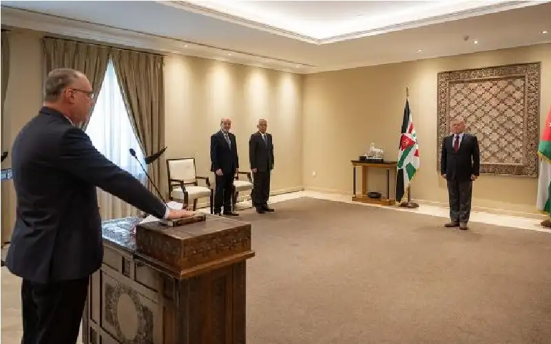 الزيود يؤدي اليمين أمام الملك بتعيينه