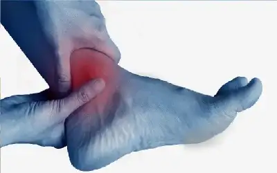 أعراض تصاحب تورم الكاحل تنذر بخطر
