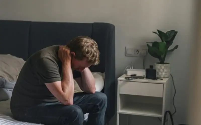 بحث عالمي صادم: منحنى السعادة ينقلب