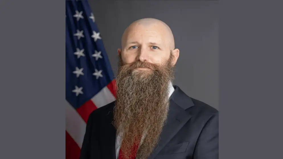 تعليقات ساخرة نحو السفير الاميركي الجديد