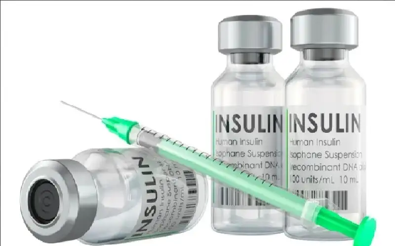 أم تحقن طفلها بالأنسولين لإبقائه طريح