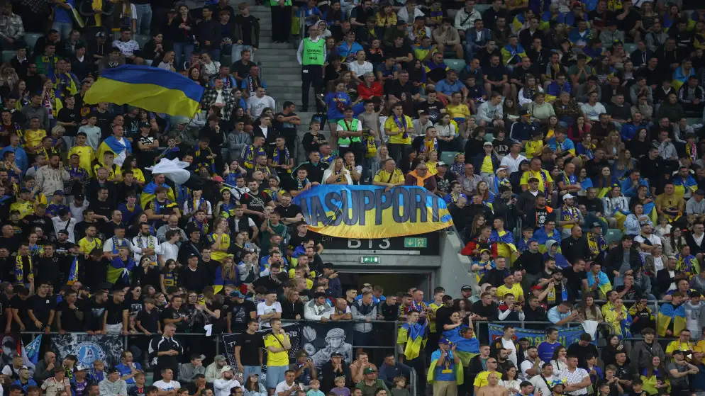 أوليس ومبابي يقودان فرنسا لبداية مظفرة