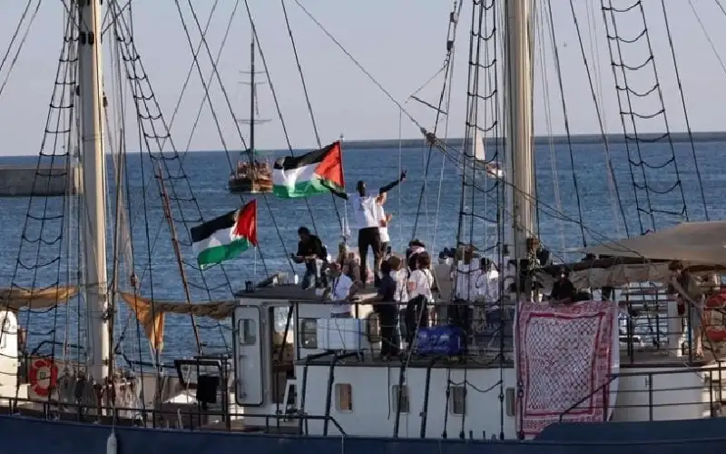 مشاركون في “أسطول الصمود”: تحركنا ليس