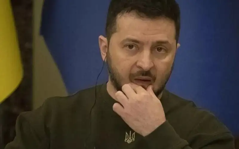 زيلينسكي يرفض عرض بوتين الاجتماع في