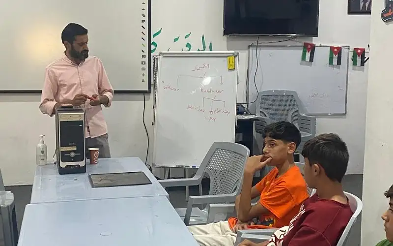 دورة تدريبية في صيانة الحاسوب بمركز