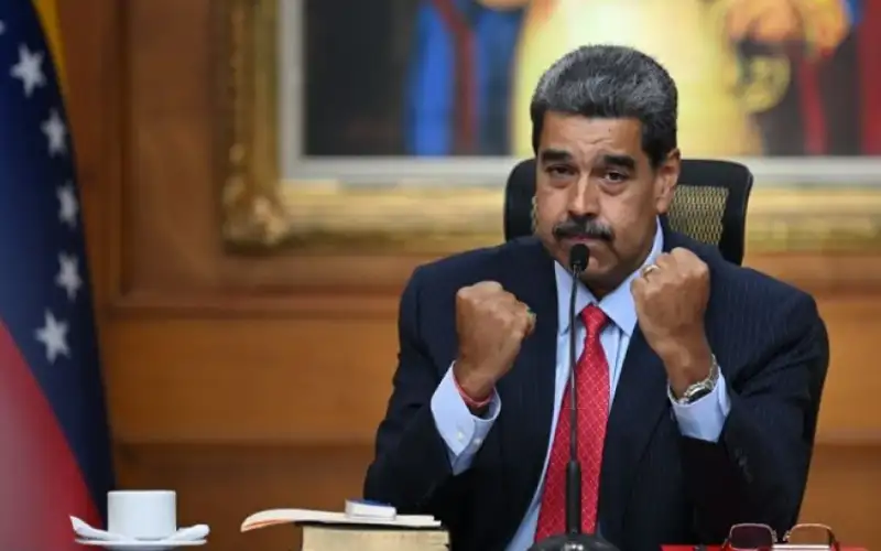 رئيس فنزويلا يهدد بـ(الكفاح المسلح) إذا