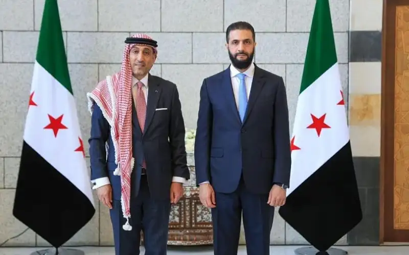السفير القضاة يقدم أوراق اعتماده للرئيس