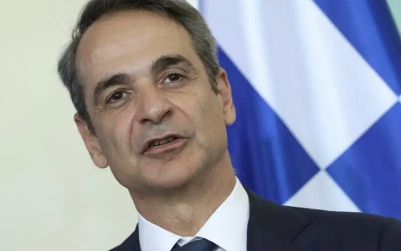 رئيس الوزراء اليوناني يعلن موعد اعتراف