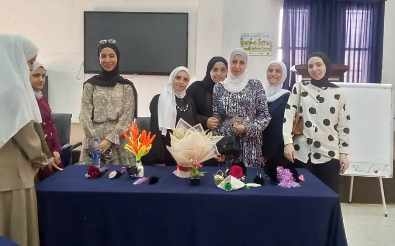 دورة تدريبية في تنسيق الزهور بمركز