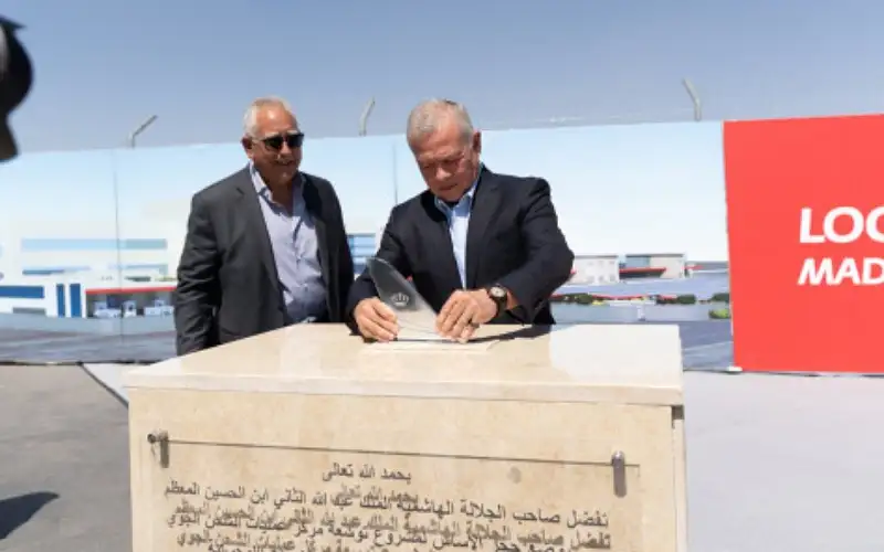 الملك يزور مطار الملكة علياء الدولي