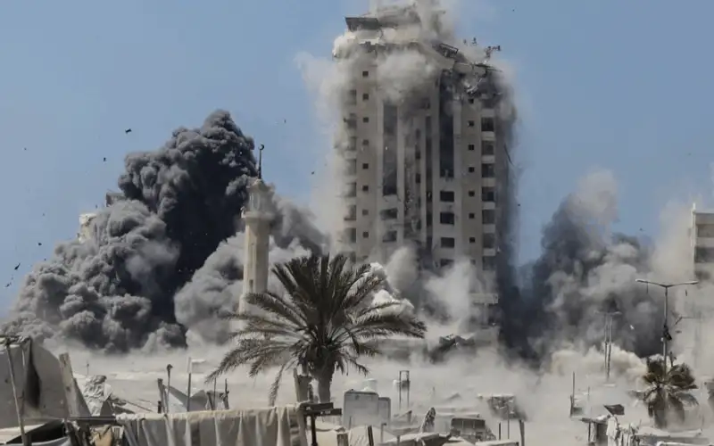 الاحتلال يركز قصفه على أبراج غزة