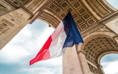 البرلمان الفرنسي يصوت بحجب الثقة عن