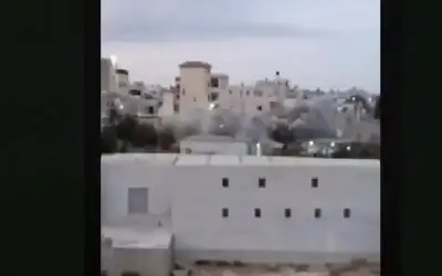 قوات الاحتلال تفجر منزل الأسير ثابت
