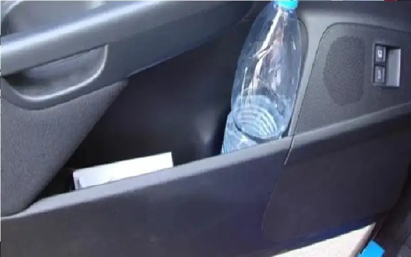 تحذير صحي.. المياه المعبأة داخل السيارة