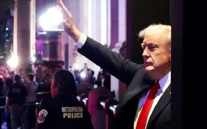 حرروا واشنطن.. ترامب هتلر عصرنا: مواجهة