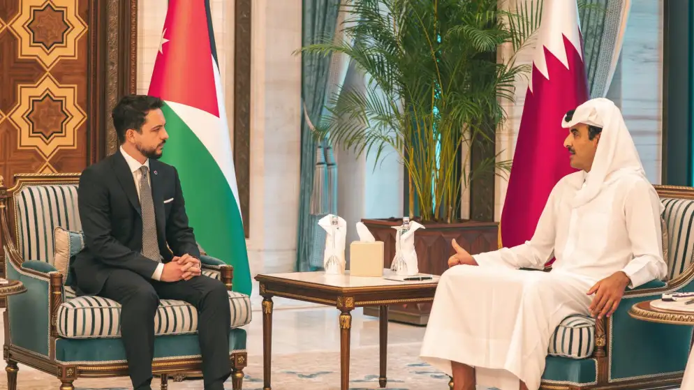 ولي العهد يؤكد لأمير قطر تضامن