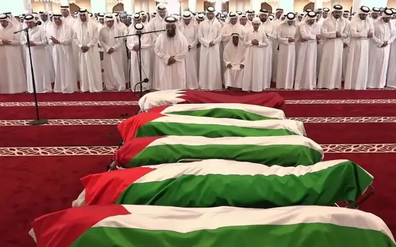 أمير دولة قطر يشارك في تشييع