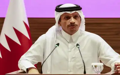 رئيس الوزراء القطري يلتقي اليوم عددا