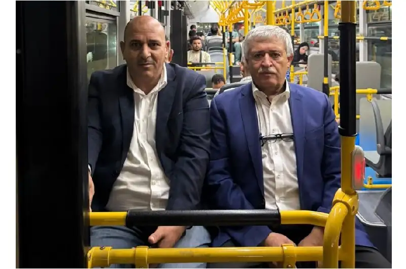 وزير النقل في حافلة الباص السريع