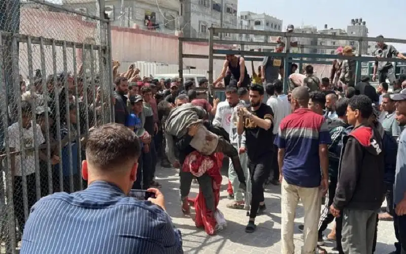 11 شهيدا بينهم منتظرو مساعدات ومصابون