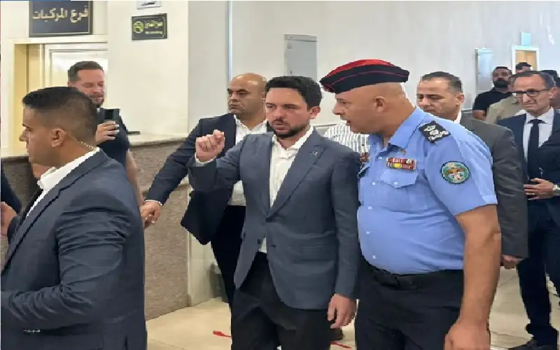 ولي العهد يتفقد قسم ترخيص غرب