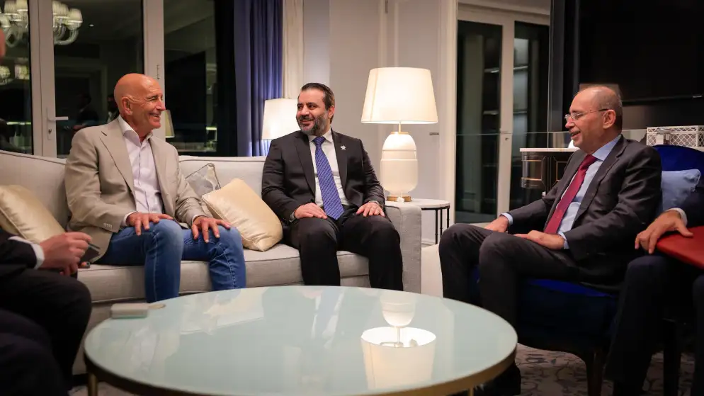 وزير الخارجية يلتقي في الدوحة مع