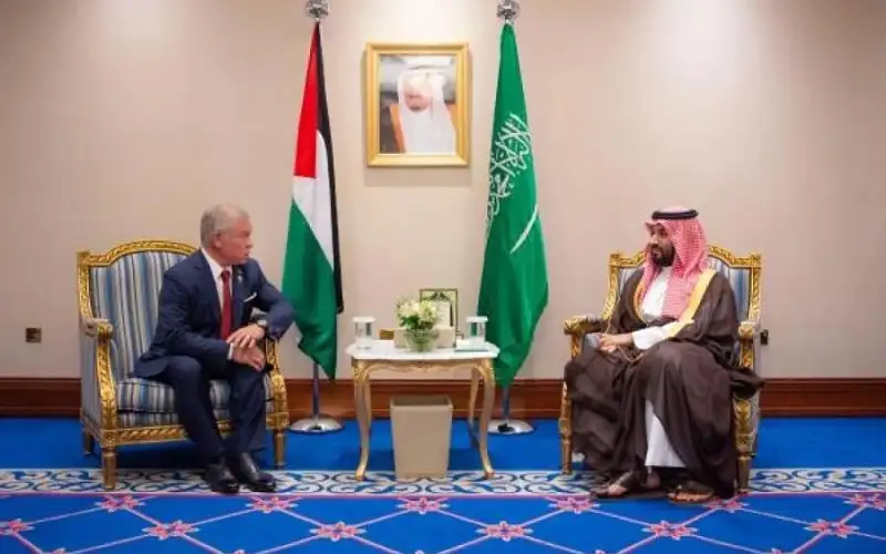 الملك يلتقي ولي العهد السعودي في