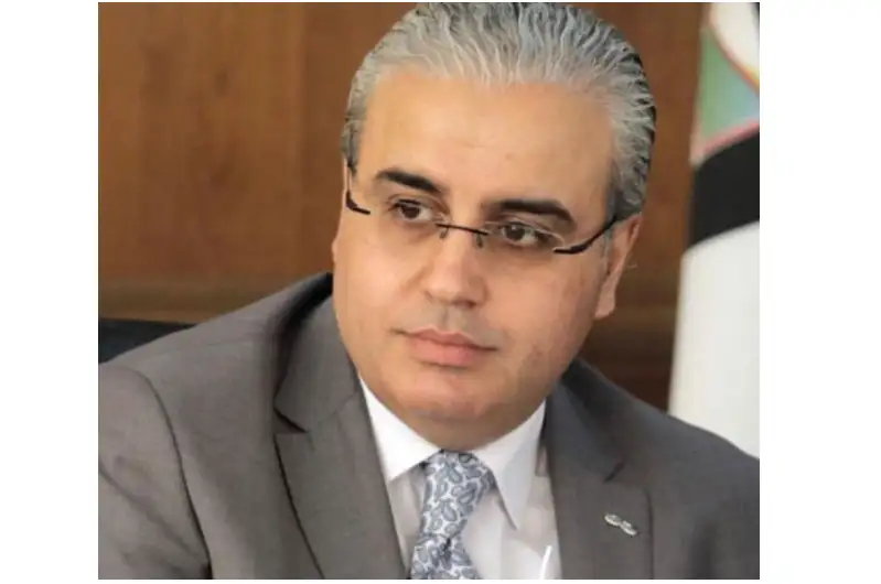 وزير الصحة يصبح على موظفيه ..