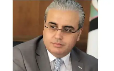 وزير الصحة يصبح على موظفيه ..