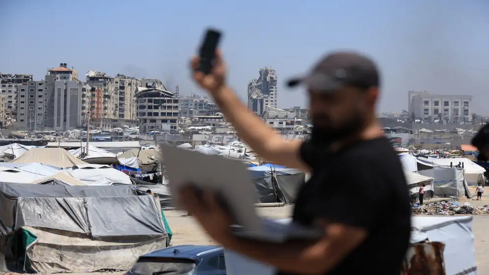 انقطاع خدمات الإنترنت والاتصالات الأرضية في