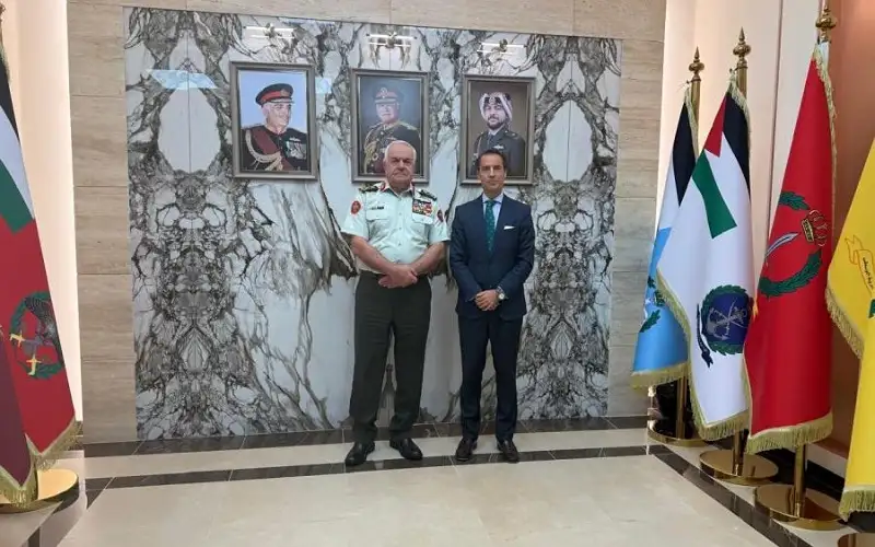 رئيس هيئة الأركان المشتركة يستقبل الممثل