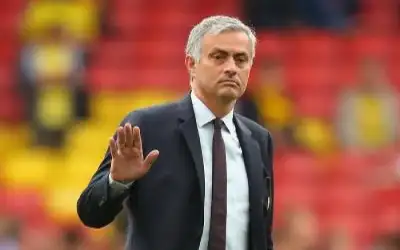 مفاجأة وخيانة .. مورينيو يختار فريقه